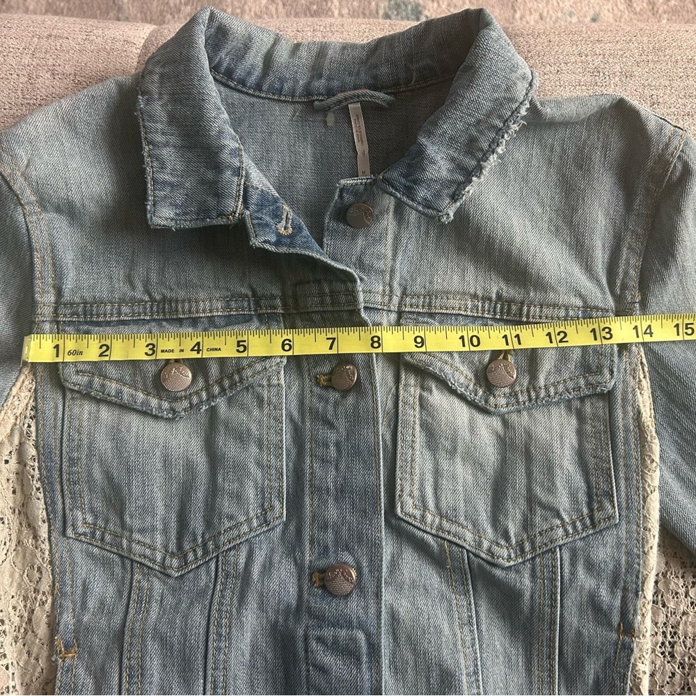 Free People Ivory Lace Panel Cropped Denim Jacket, Size Medium- Boho Chic - Picture 8 of 10